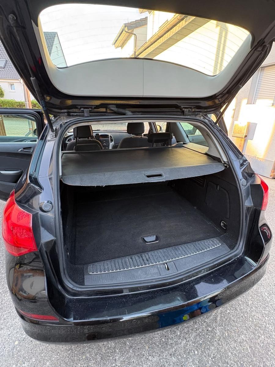 Opel Astra 2011 — двигун 1.598 cm³, 116 HP (85kW)