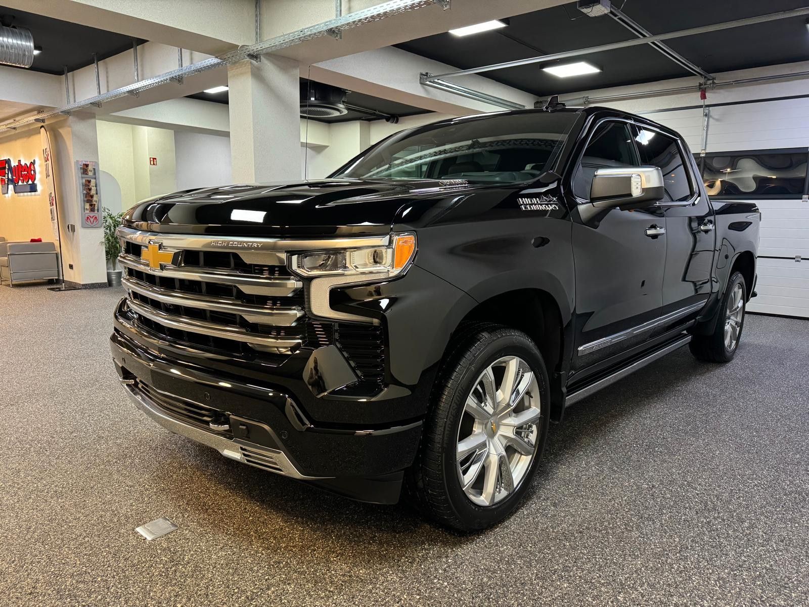 Fahrzeugabbildung Chevrolet 2026 SILVERADO DURAMAX DIESEL 4x4 HIGH COUNTRY