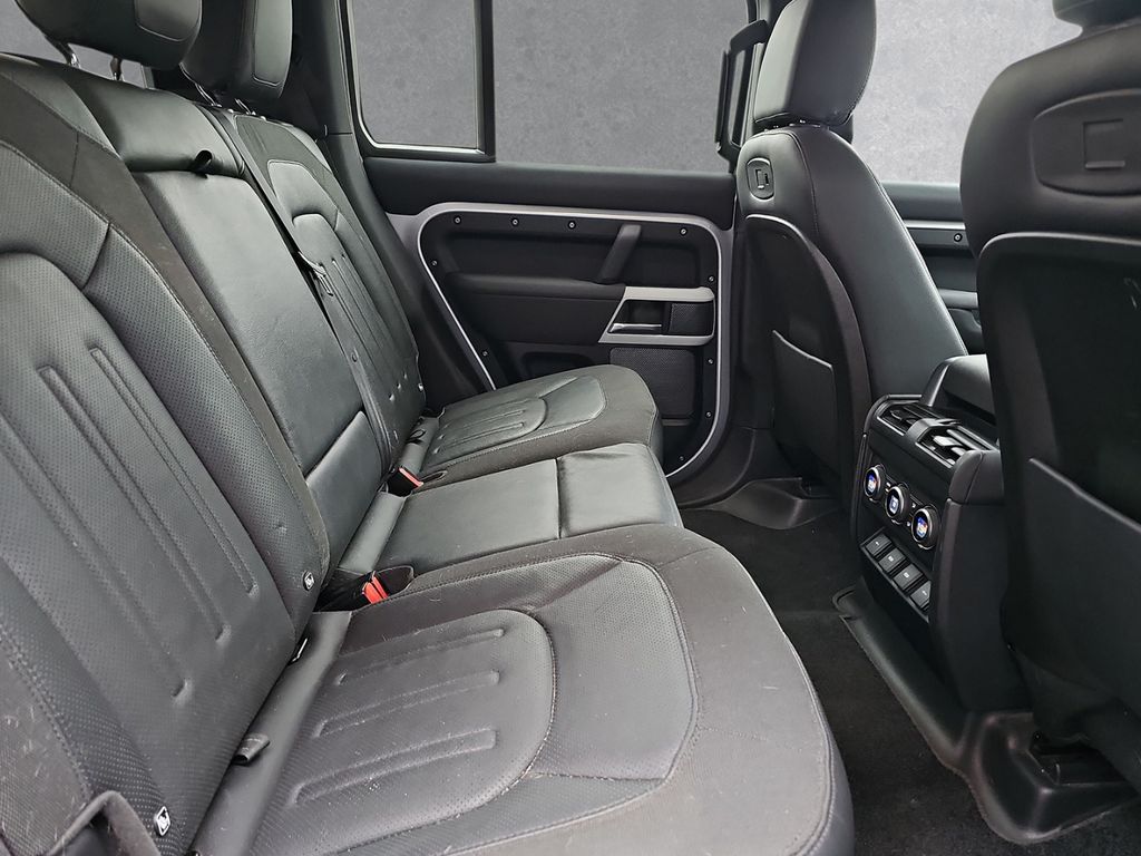 Land Rover Defender 110 D240 SE