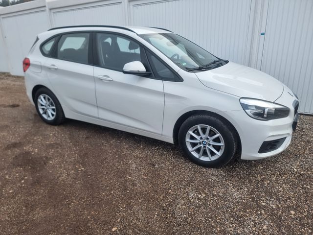 BMW 214ActiveTourer Navi SHZ AHK nur 144tkm 3,8l/100