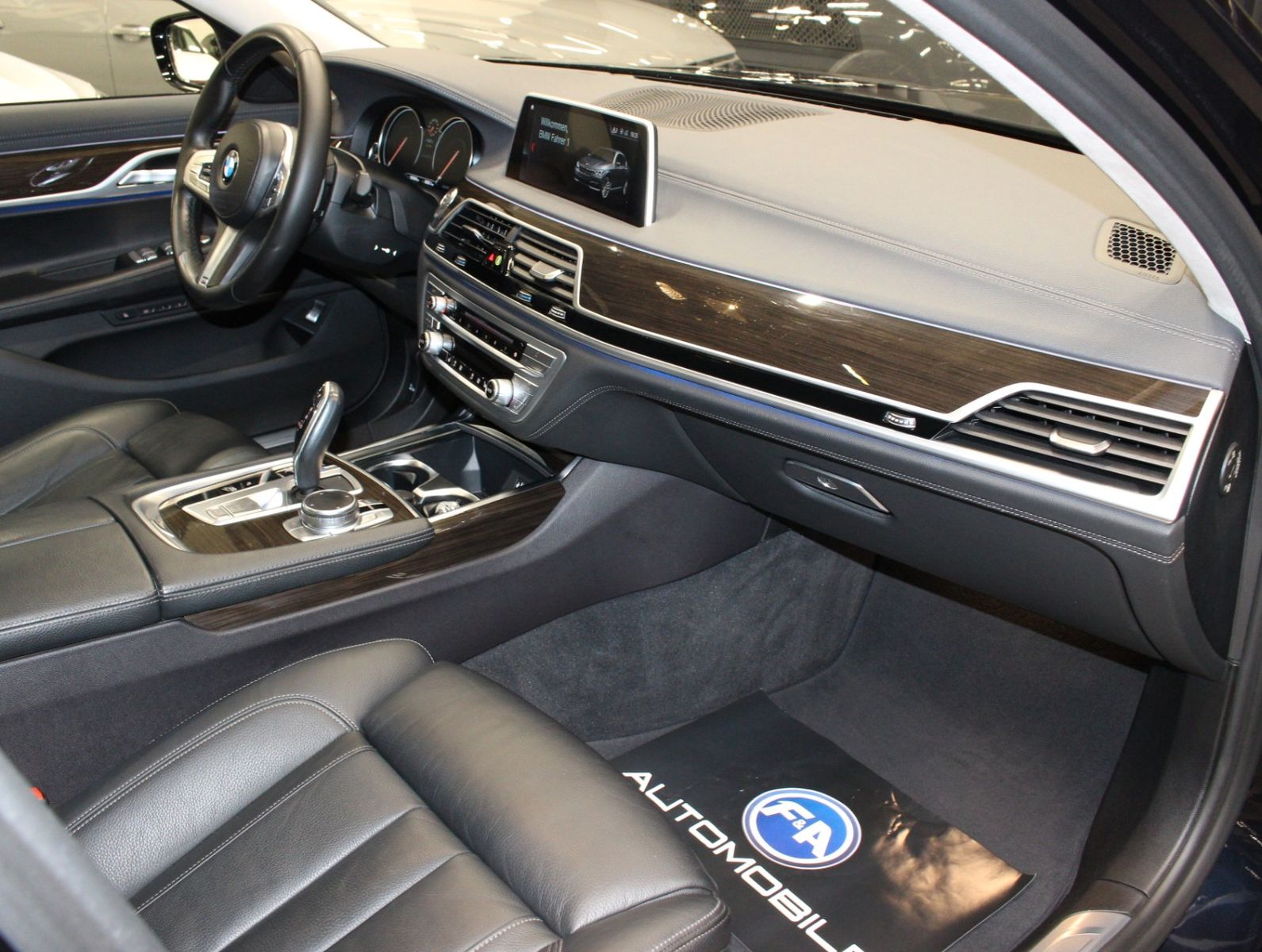 Fahrzeugabbildung BMW 730d*M-Sport Paket*Hud*Standh.GSD.Massagesitze