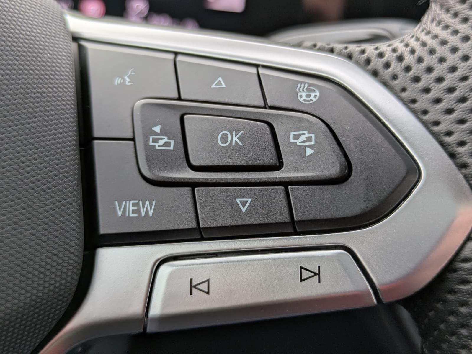 Fahrzeugabbildung Volkswagen Tayron 2.0 TDI 4M R-Line 7Si*MATRIX*AHK*PANO*HUD