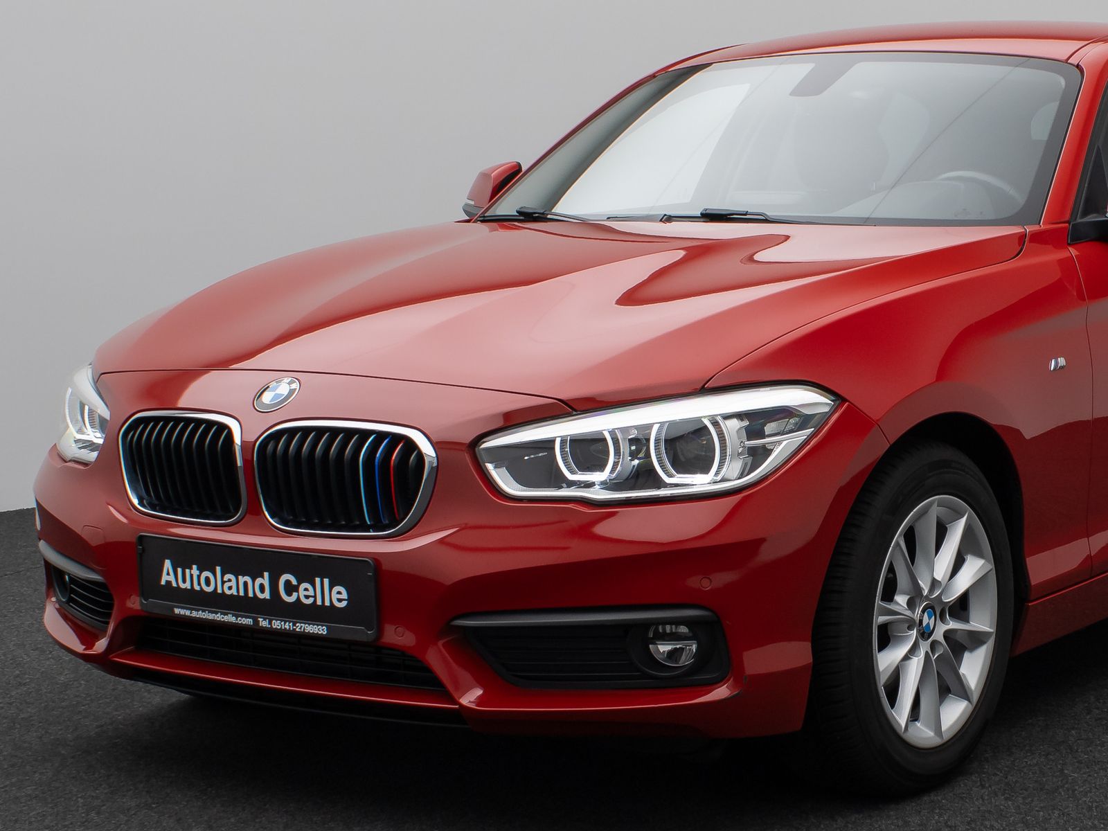 Fahrzeugabbildung BMW 118i Navi WLAN PDC Lordos LED Geschwindigkeitsr