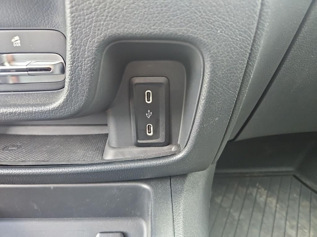 Fahrzeugabbildung Mercedes-Benz Vito 119 Kasten lang 4x4 2 Sitze 2,5t AHK MBUX