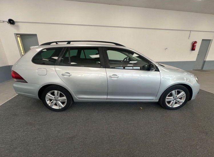 Volkswagen Golf 2012 — engine 105 HP (77kW)