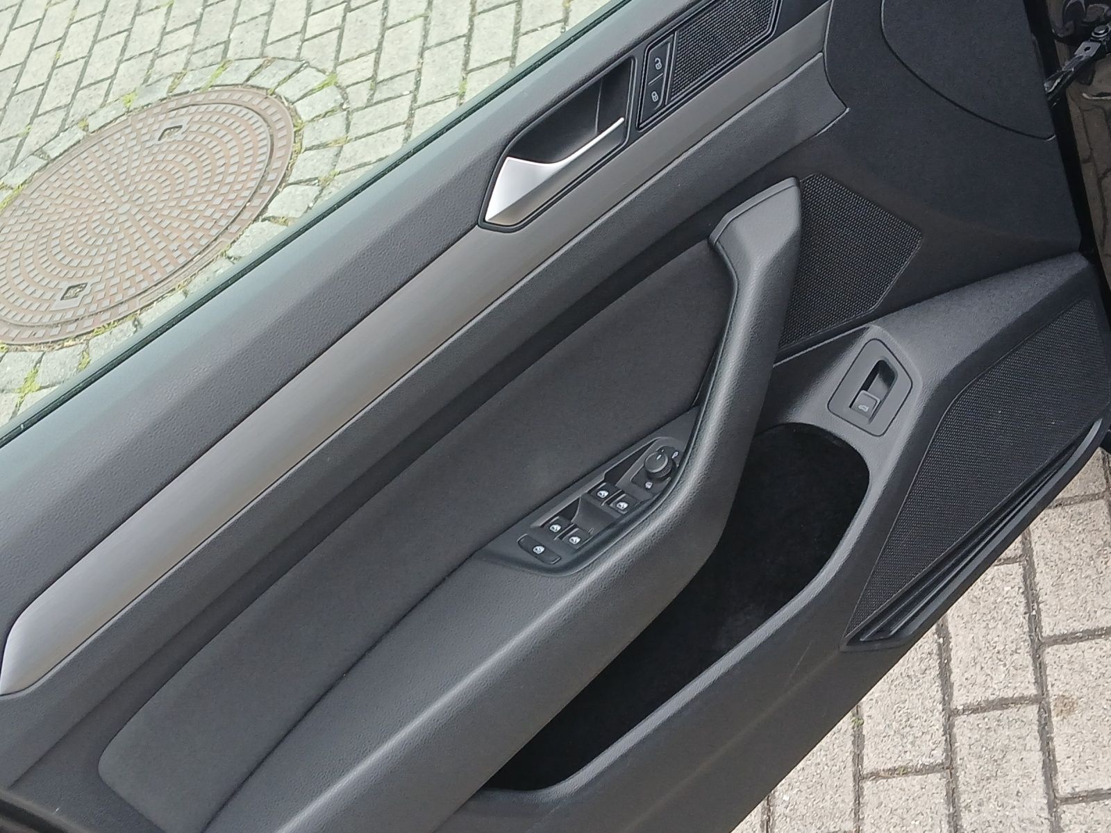 Fahrzeugabbildung Volkswagen Passat Variant TDI LED AHK Navi ACC RFK SH
