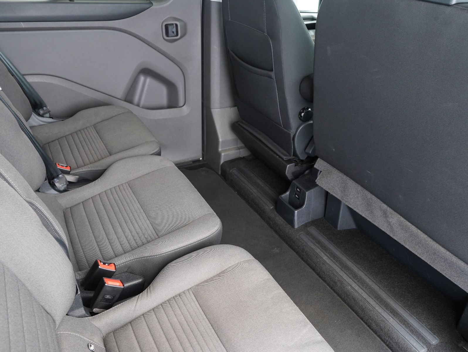 Fahrzeugabbildung Ford Tourneo Custom Kombi 2.0 TDCi 320 L1 Titanium X