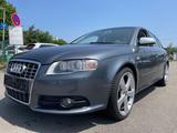 Audi S4 Avant 4.2 quattro - Audi S4 mit Benzin-Antrieb: Kombi, 4.2