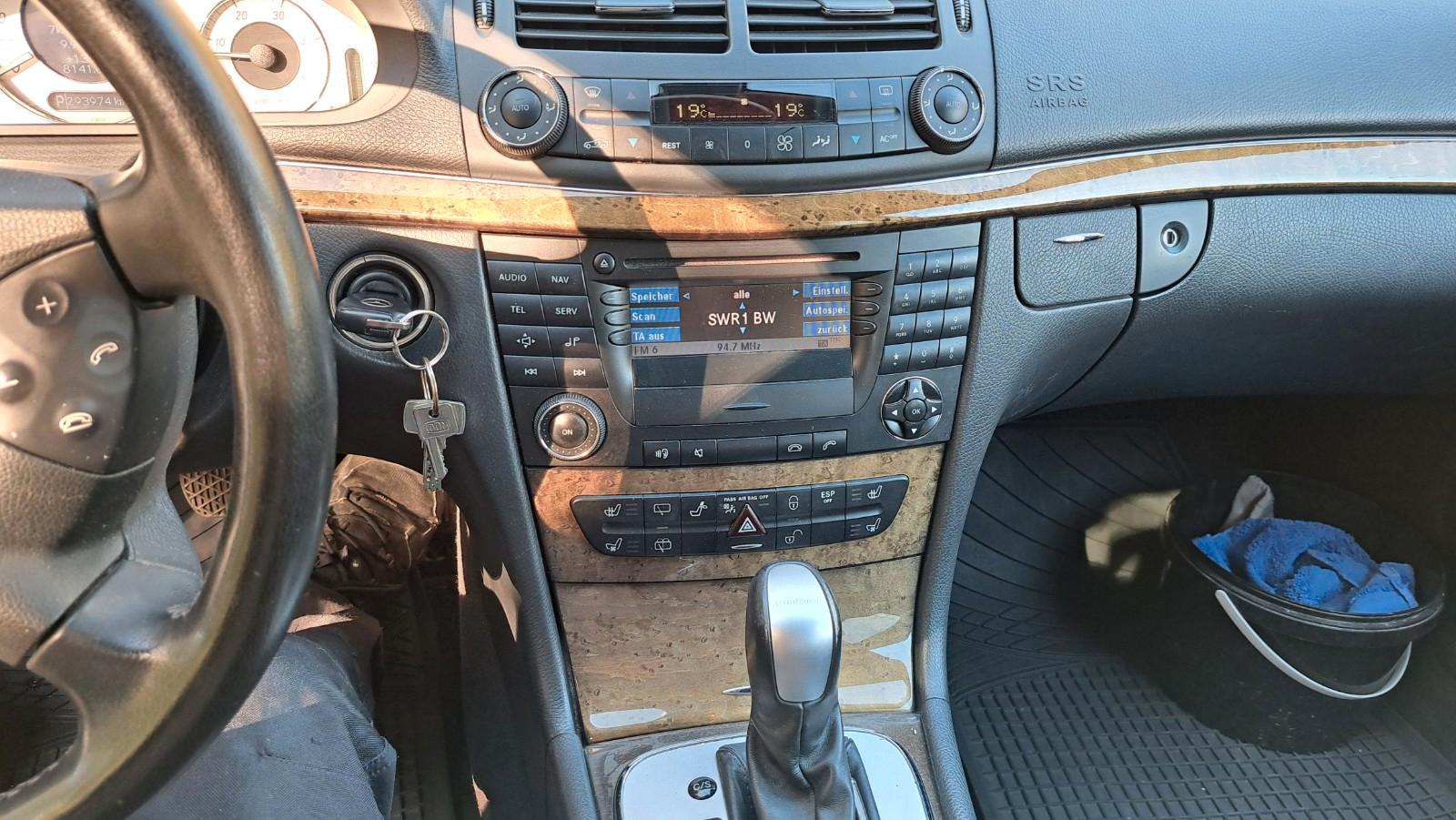 Mercedes-Benz E320 2004 — photo 8