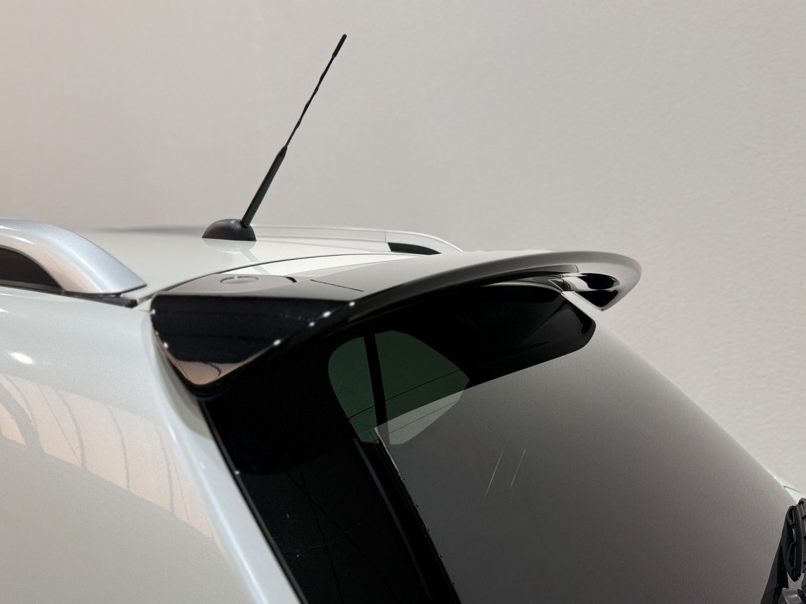 Fahrzeugabbildung Suzuki Ignis Comfort + / NAVI / CAR PLAY / SITZHEIZUNG