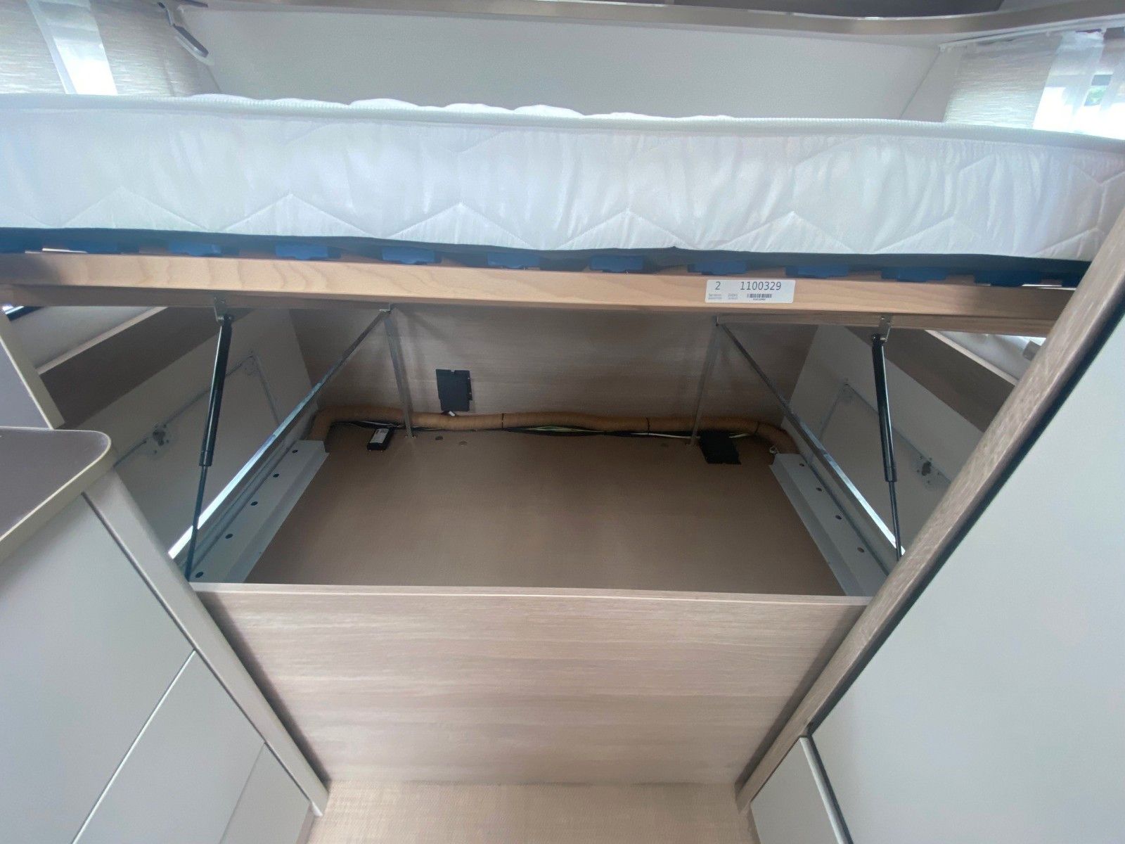 Fahrzeugabbildung Bürstner Premio 395 TS *1.700Kg*Paket 2*TV-Halter*Klappe