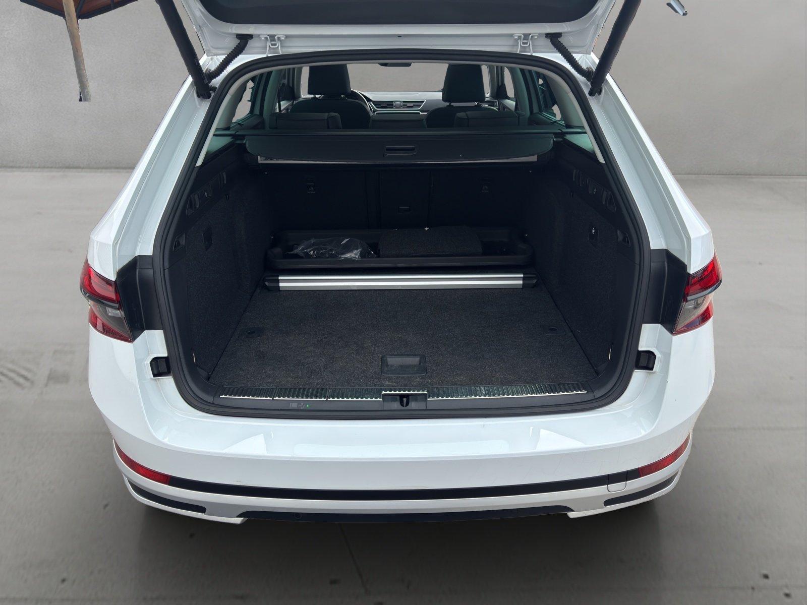 Skoda Superb Combi 2.0 TDI Scout Final Edt./AHK/PANO/