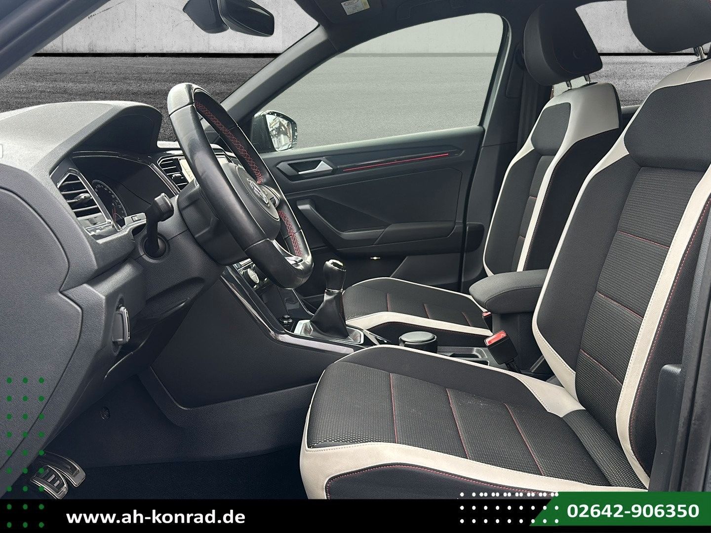 Fahrzeugabbildung Volkswagen T-Roc Sport 1.5 TSI Navi-AHK-APP