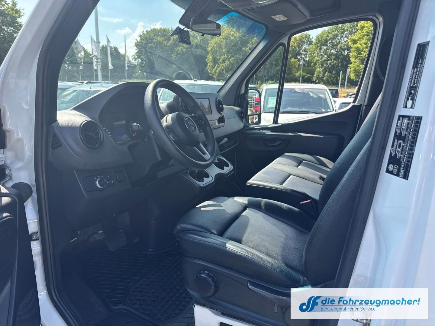 Fahrzeugabbildung Mercedes-Benz Sprinter III Tourer RWD AWD 315 CDI L2 DAB SHZ