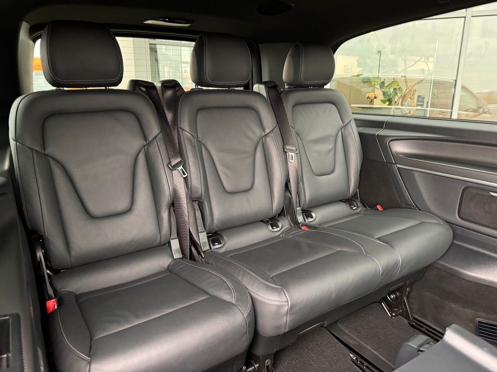 Fahrzeugabbildung Mercedes-Benz V 300 4MATIC AVA ED AMG Extral AIRMATIC Stdh AHK