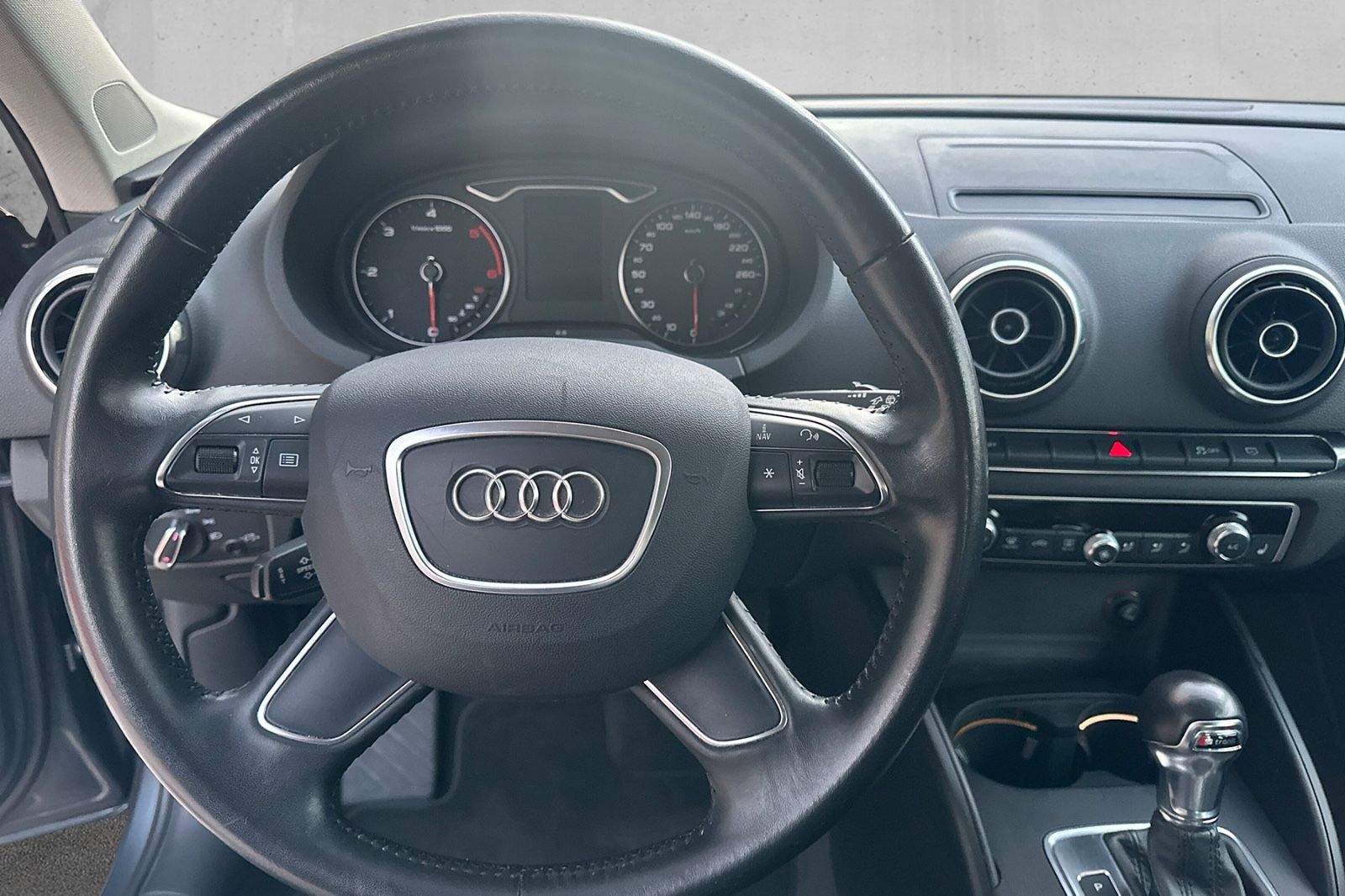 Fahrzeugabbildung Audi A3 1.6 TDI S tronic*Ambiente*Tempomat*PDC*Sitzhe