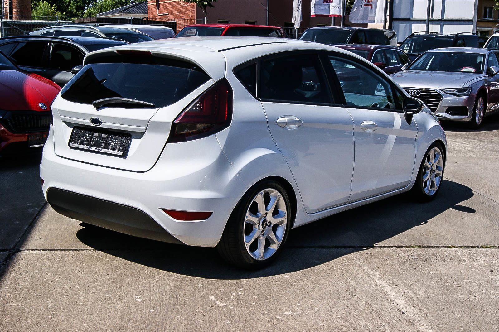 Fahrzeugabbildung Ford Fiesta 1.25 60kW VIVA KLIMA SITZHZG SPORT-FW ALU