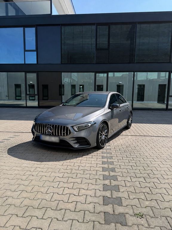 Image of Mercedes-Benz A 35 AMG