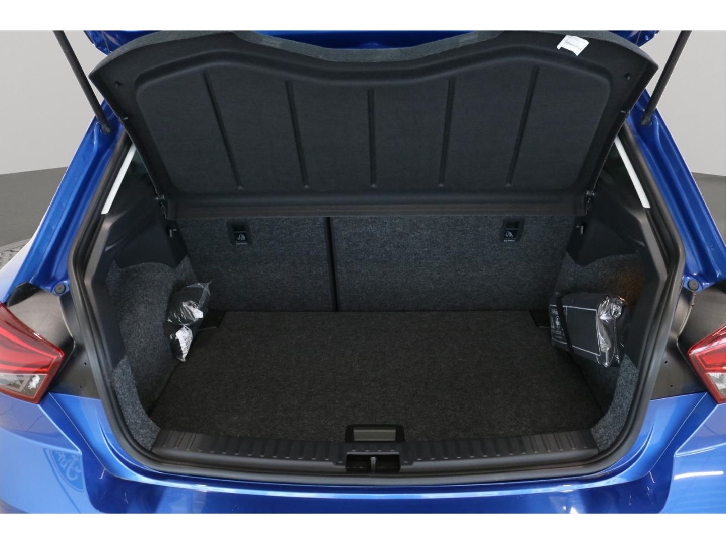 Fahrzeugabbildung SEAT Ibiza Style Navi Kamera LED Klimaautomatik Alu