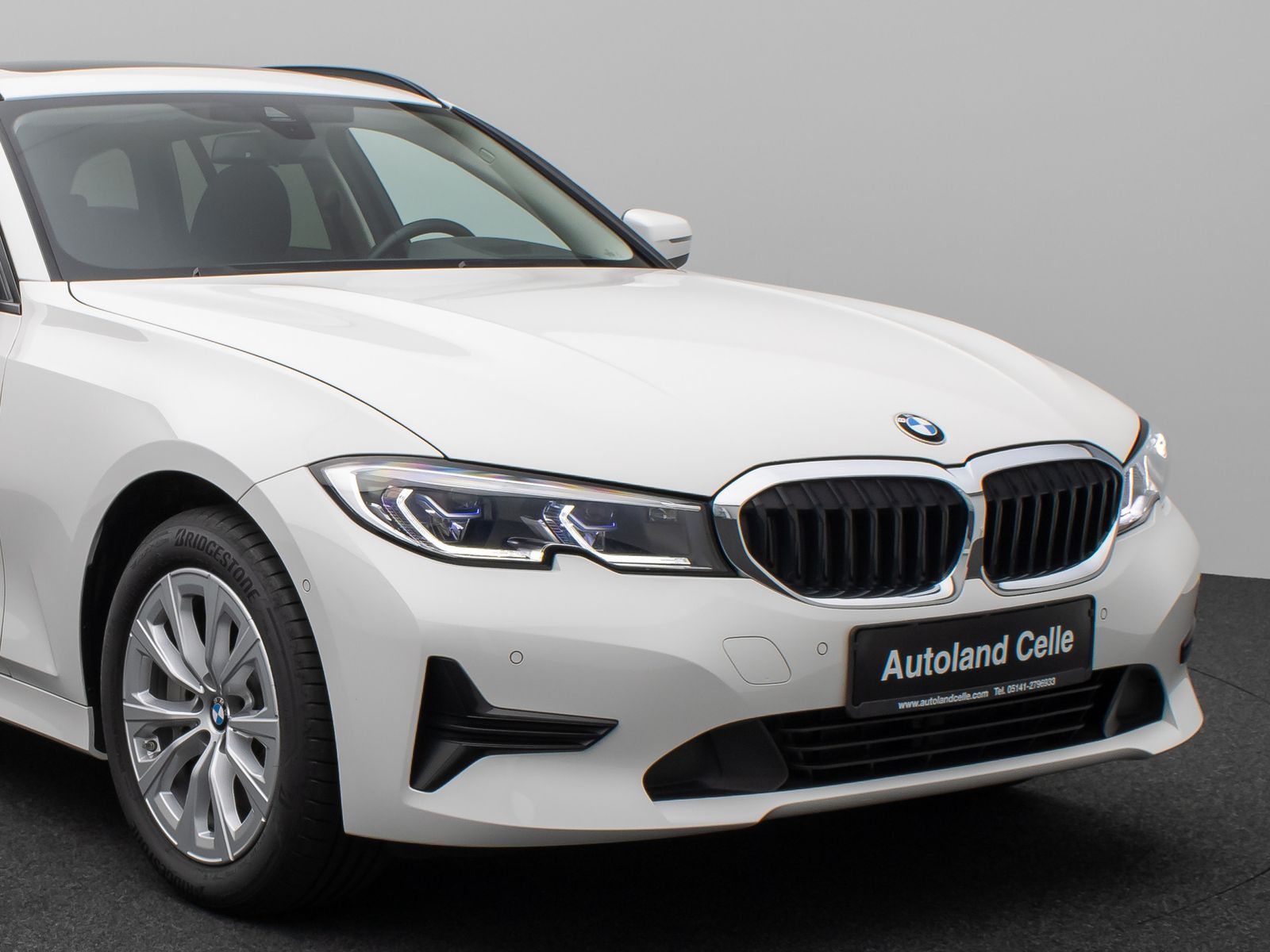 Fahrzeugabbildung BMW 330e Panorama Laser HUD DAB H/K Komfort Alarm