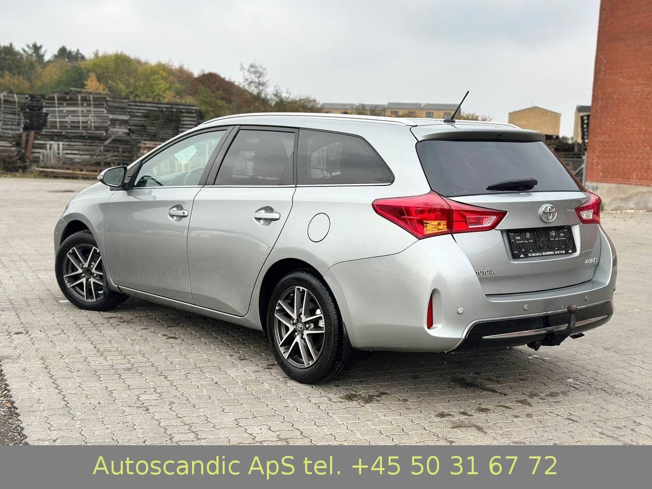Toyota Auris 2014 — photo 13