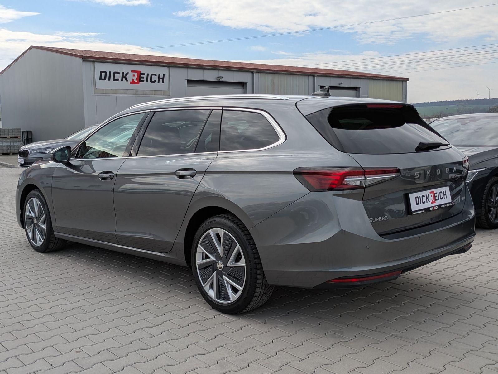Fahrzeugabbildung SKODA Superb 2.0 TDI 4x4 Selection MATRIX*AHK*5J GAR.