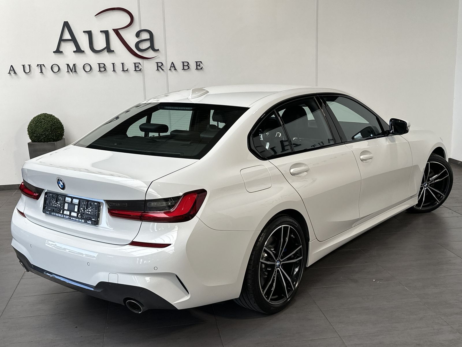 Fahrzeugabbildung BMW 330d Limousine M-Sport NAV+LED+19ZO+LIVE-COCKPIT