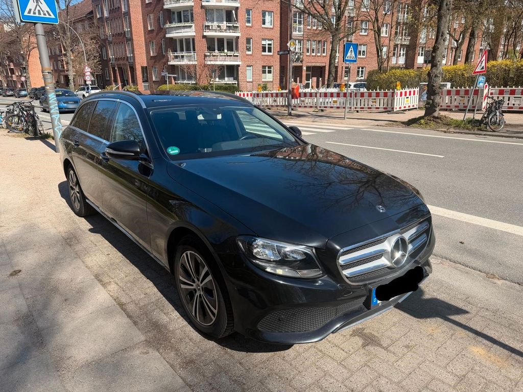 Image of Mercedes-Benz E 220