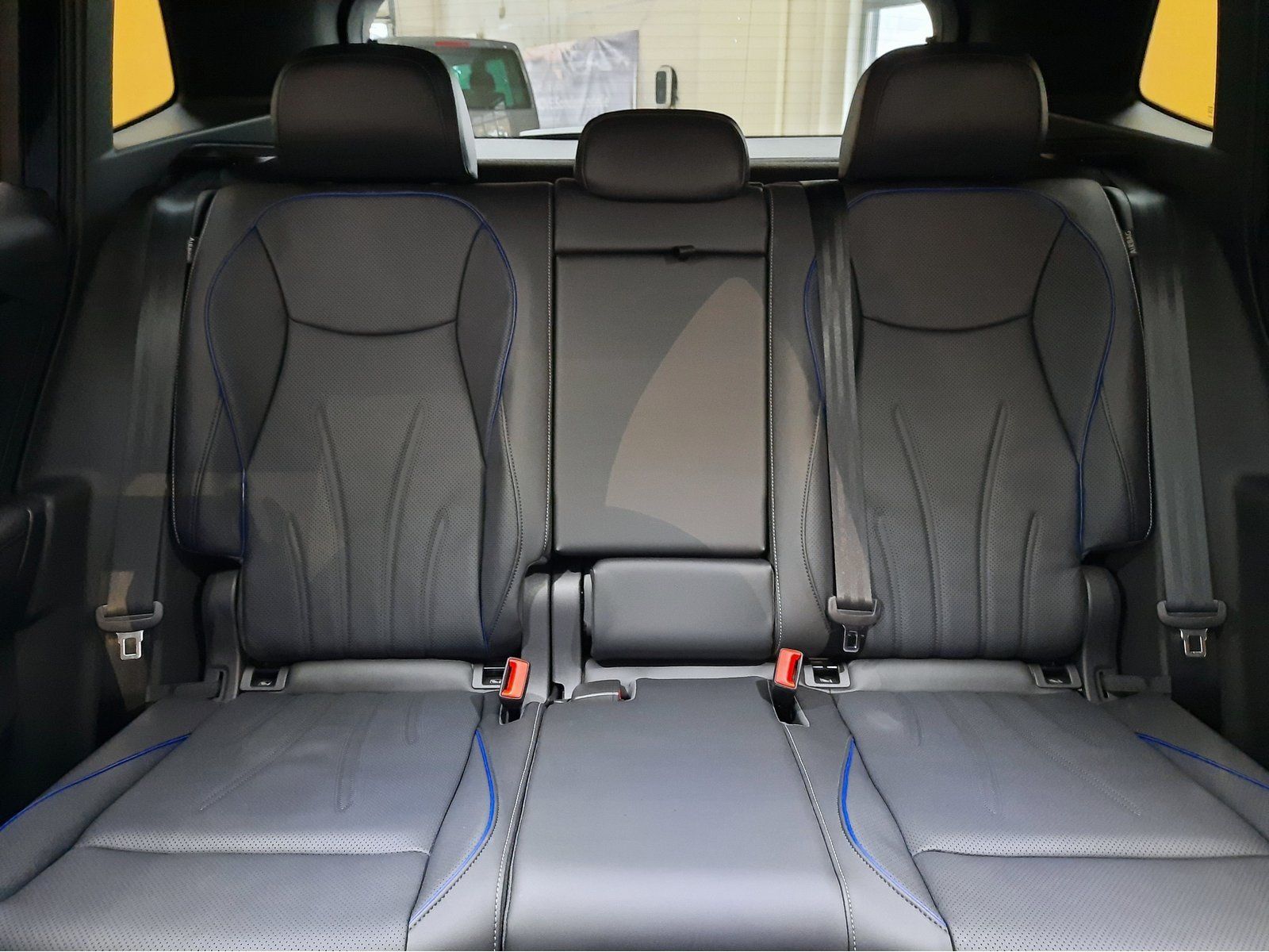Fahrzeugabbildung Volkswagen Tiguan R-Line TDI 4M DSG *Standhzg*AHK*Panodach*