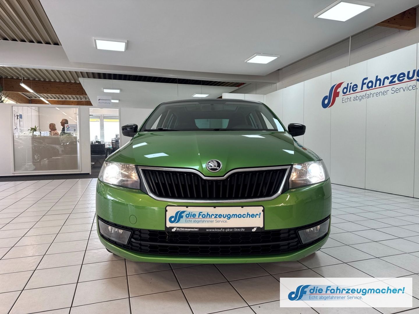 Fahrzeugabbildung SKODA Rapid Spaceback StylePlus 1.2 TSI Panorama Xenon