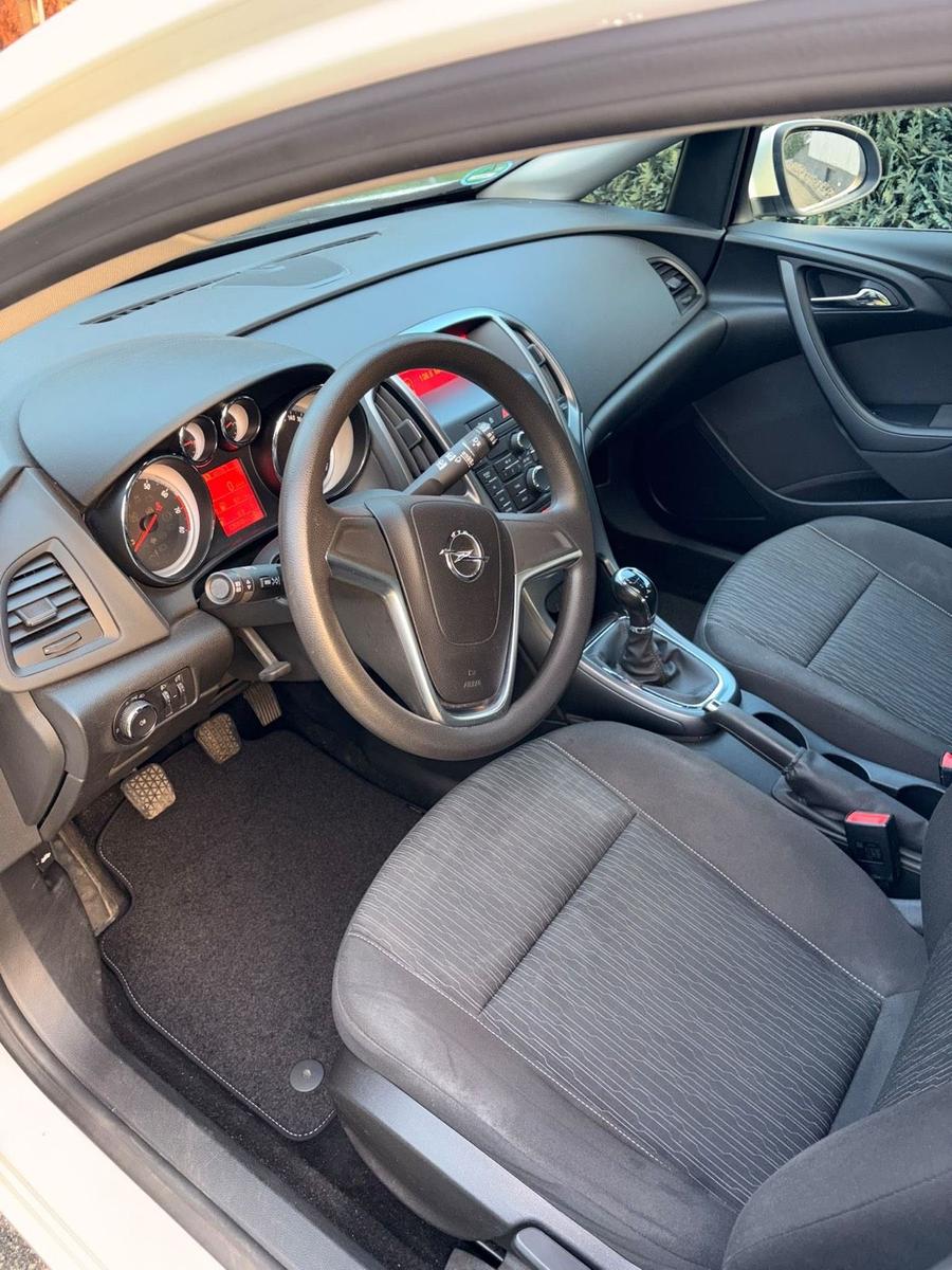 Opel Astra 2015 — engine 116 HP (85kW)