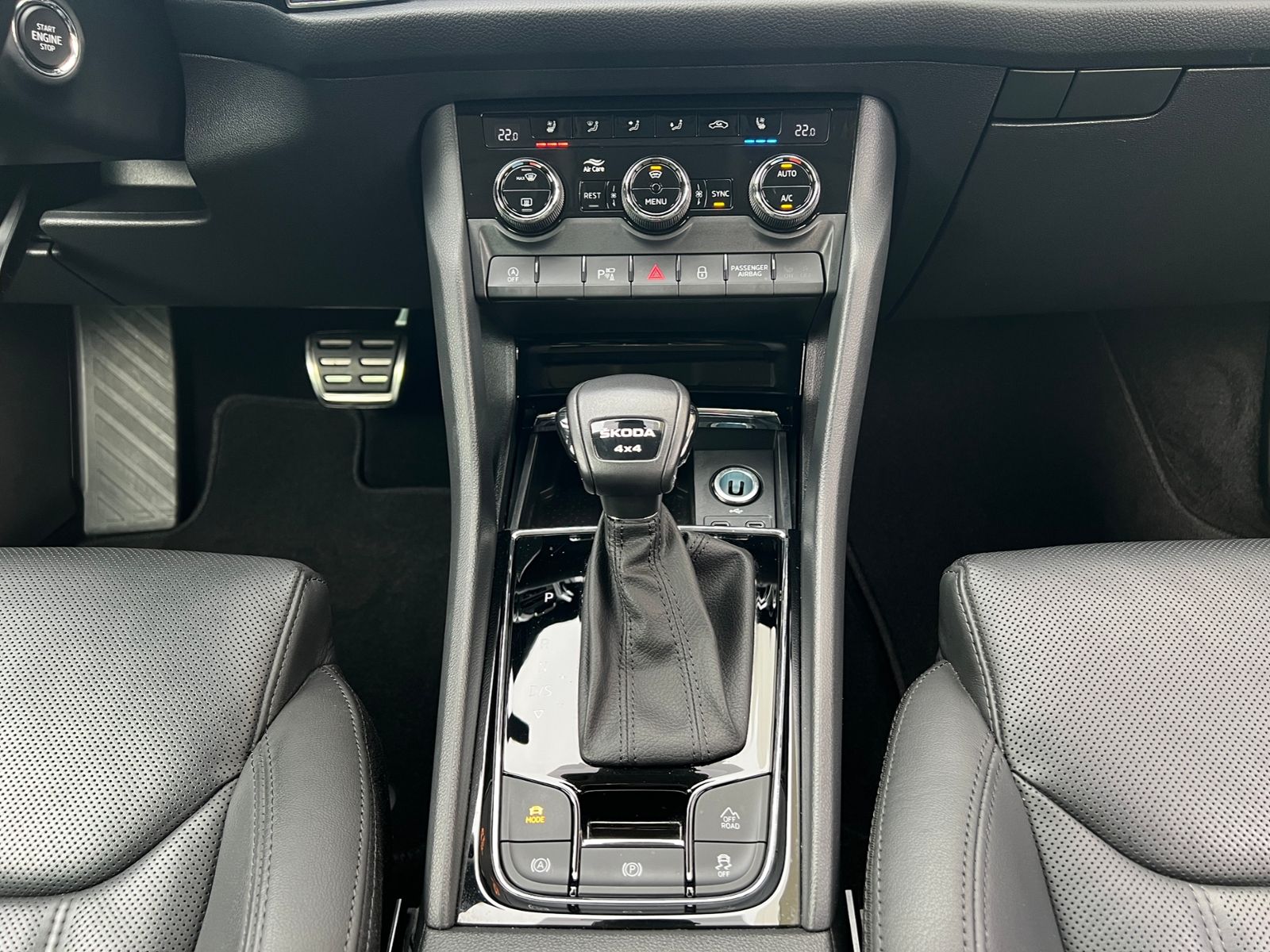 Fahrzeugabbildung SKODA Kodiaq FL L&K 2.0 TDI DSG 4x4 *AHK, LED, ACC, Co