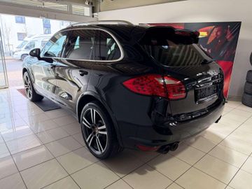 Porsche Cayenne - 4