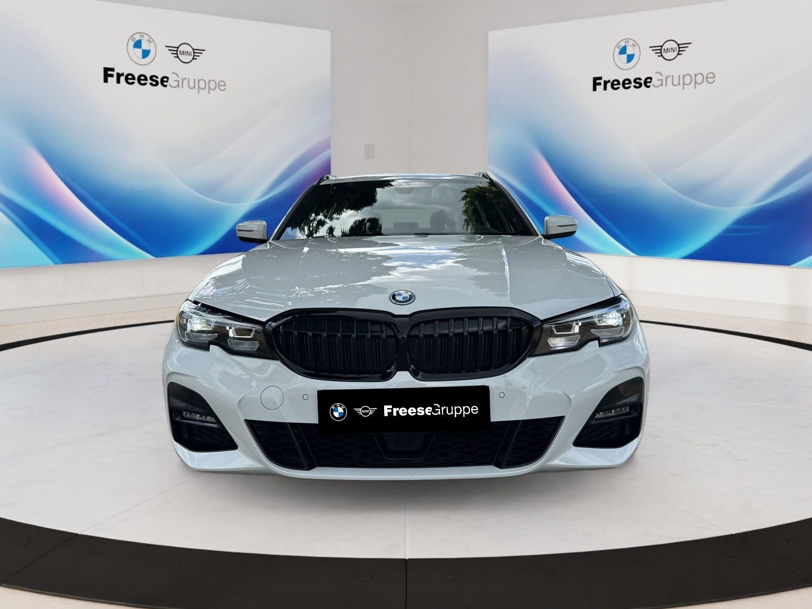 BMW 330e xDrive Touring HEAD-UP HIFI LORDOSE XDRIVE imagem 2