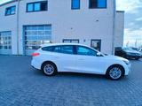 Ford Focus Turnier Titanium, LED, ab 3,9% finanzieren - Ford Focus mit Diesel-Antrieb: Kombi, Titanium