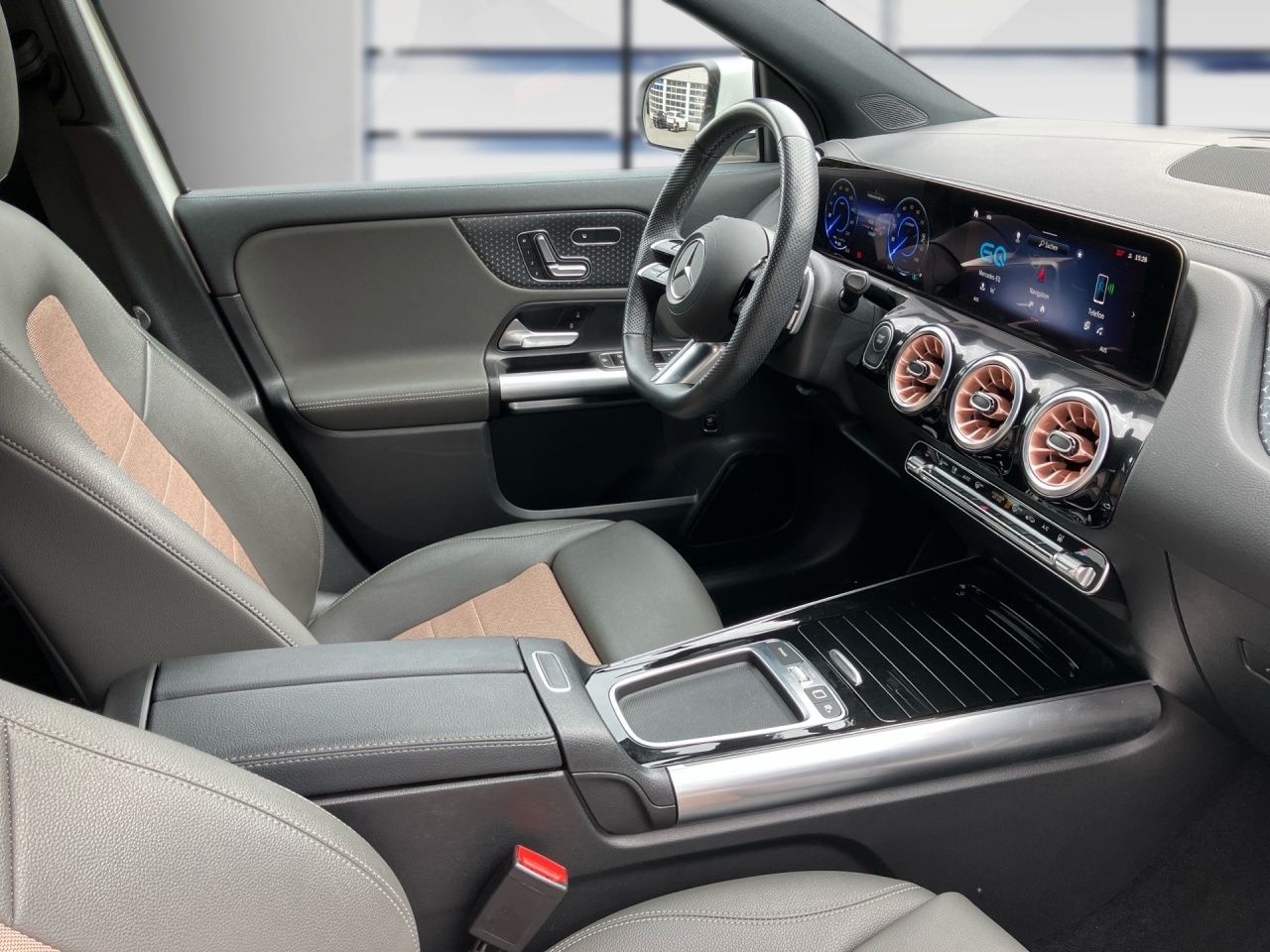Fahrzeugabbildung Mercedes-Benz EQA 300 4M EDITION+360+DISTR+MEMORY+LHZ+BONUS+++