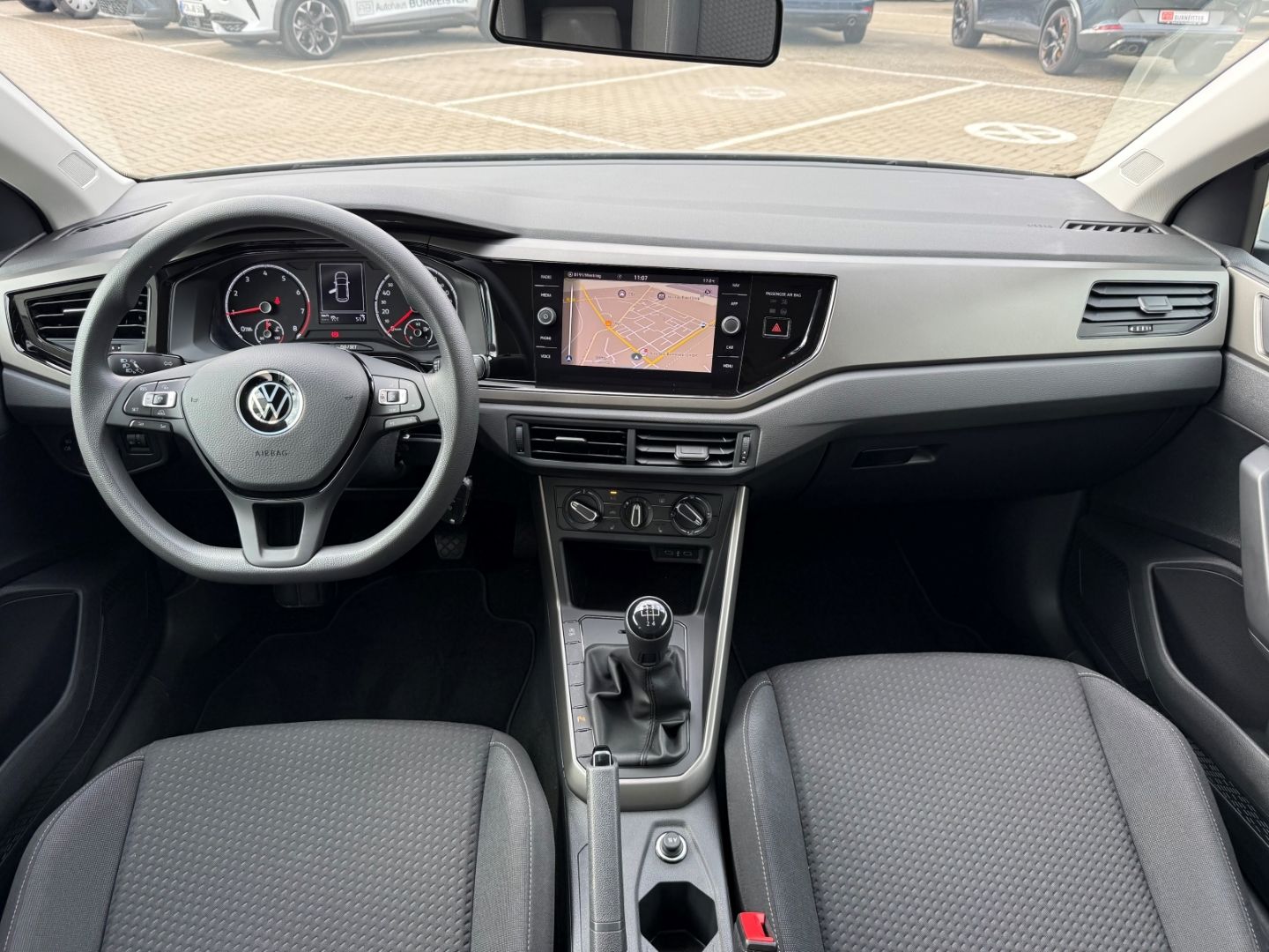 Fahrzeugabbildung Volkswagen Polo VI Comfortline Navi Kurv ACC WLAN DAB SHZ T