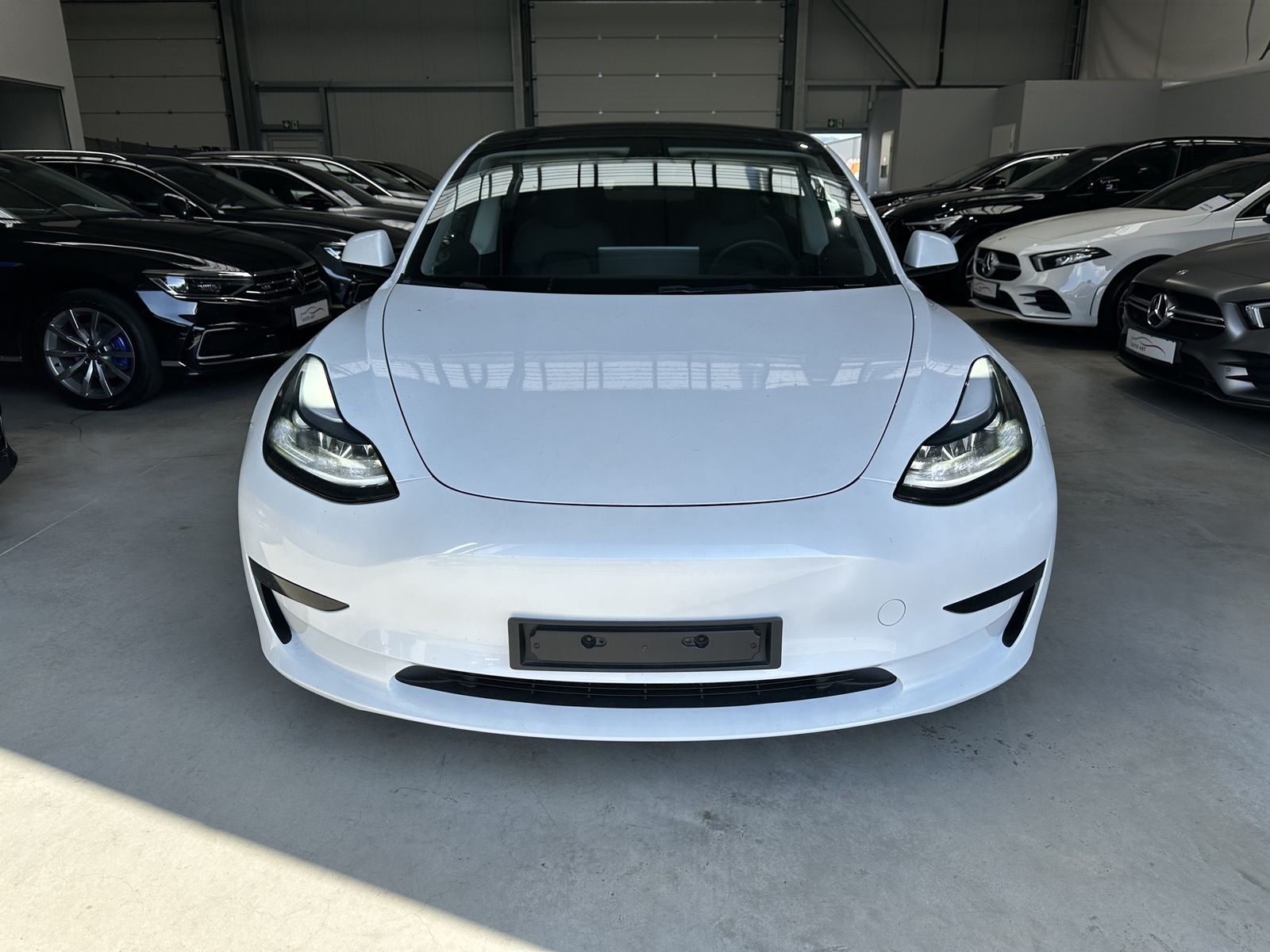 Tesla Model 3 Basis RWD Pano Navi LED Ryzen Wärmepumpe imagem 2