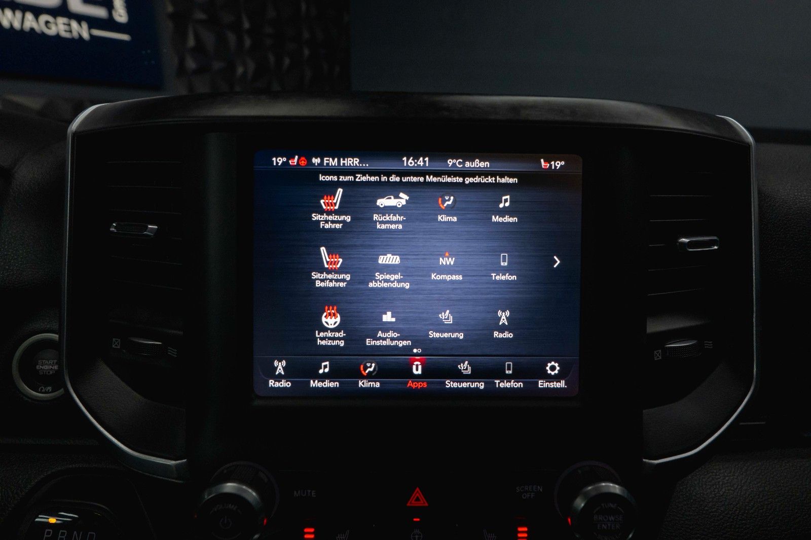 Fahrzeugabbildung Dodge RAM 5.7 V8 HEMI 4x4 Offroad Night-Paket LED 19%