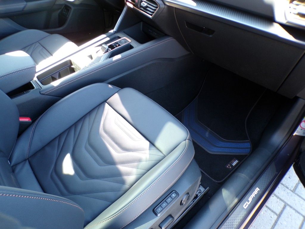 Fahrzeugabbildung CUPRA Formentor VZ 1.5 e-Hybrid DSG Black Edition*DYNA