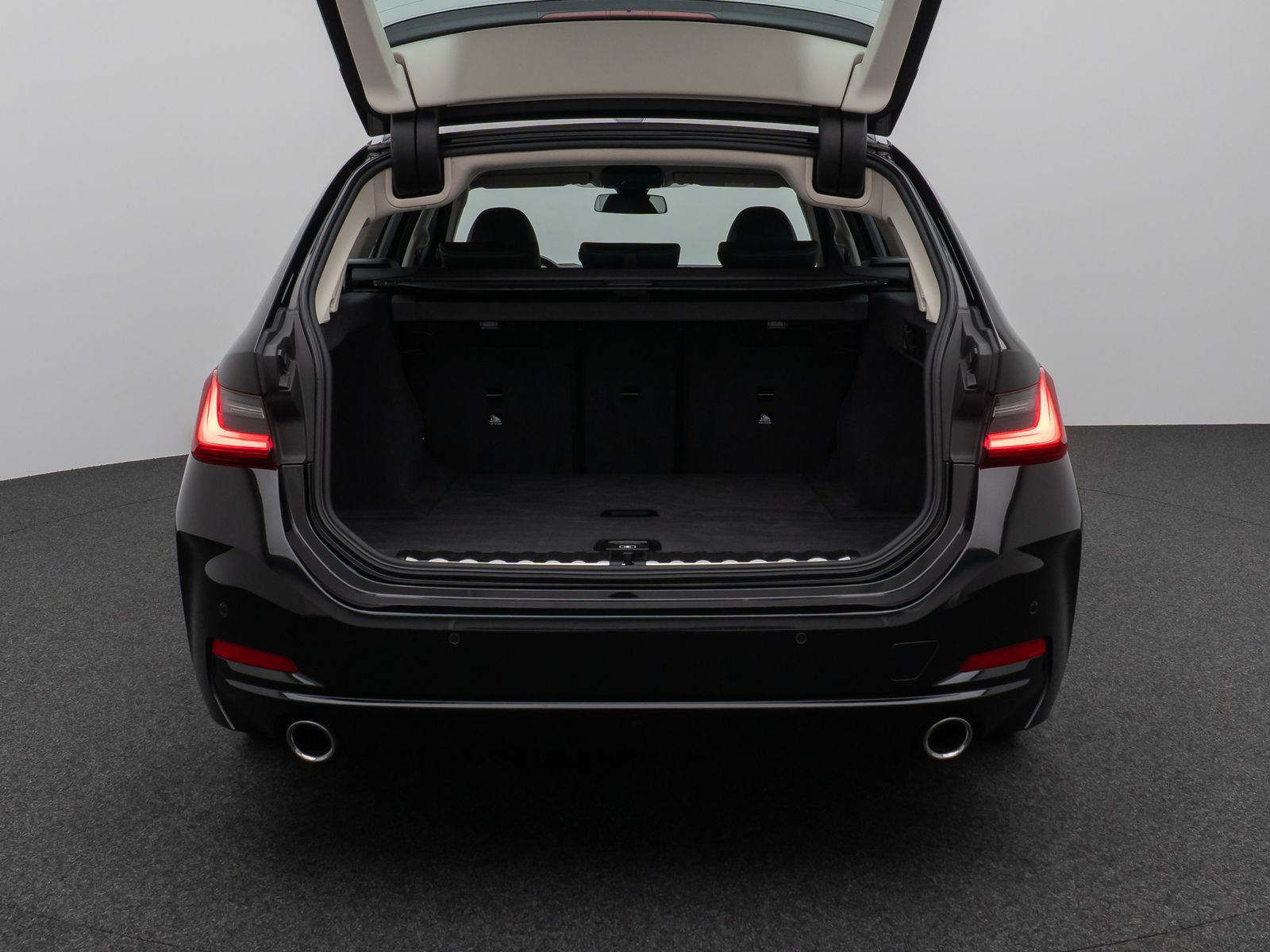 Fahrzeugabbildung BMW 318d Kamera DAB HiFi HUD Leder Komfort Sport LED