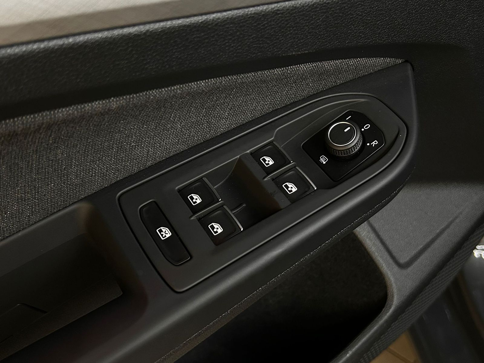 Fahrzeugabbildung Volkswagen Golf VIII Life 2,0TDI DSG VIRTU+LED+SHZ+NAVI+ACC