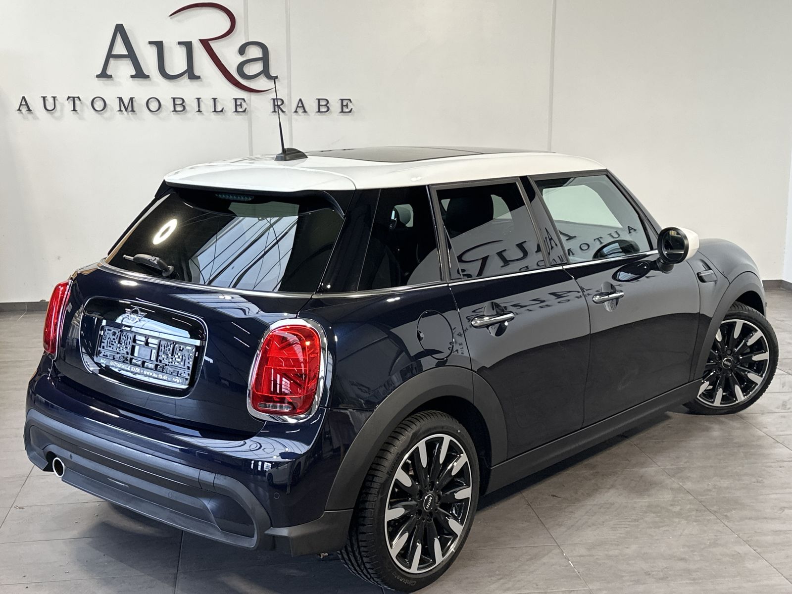 Fahrzeugabbildung MINI Cooper 5-Türer Classic Trim NAV+LED+PANO+KAM+ACC
