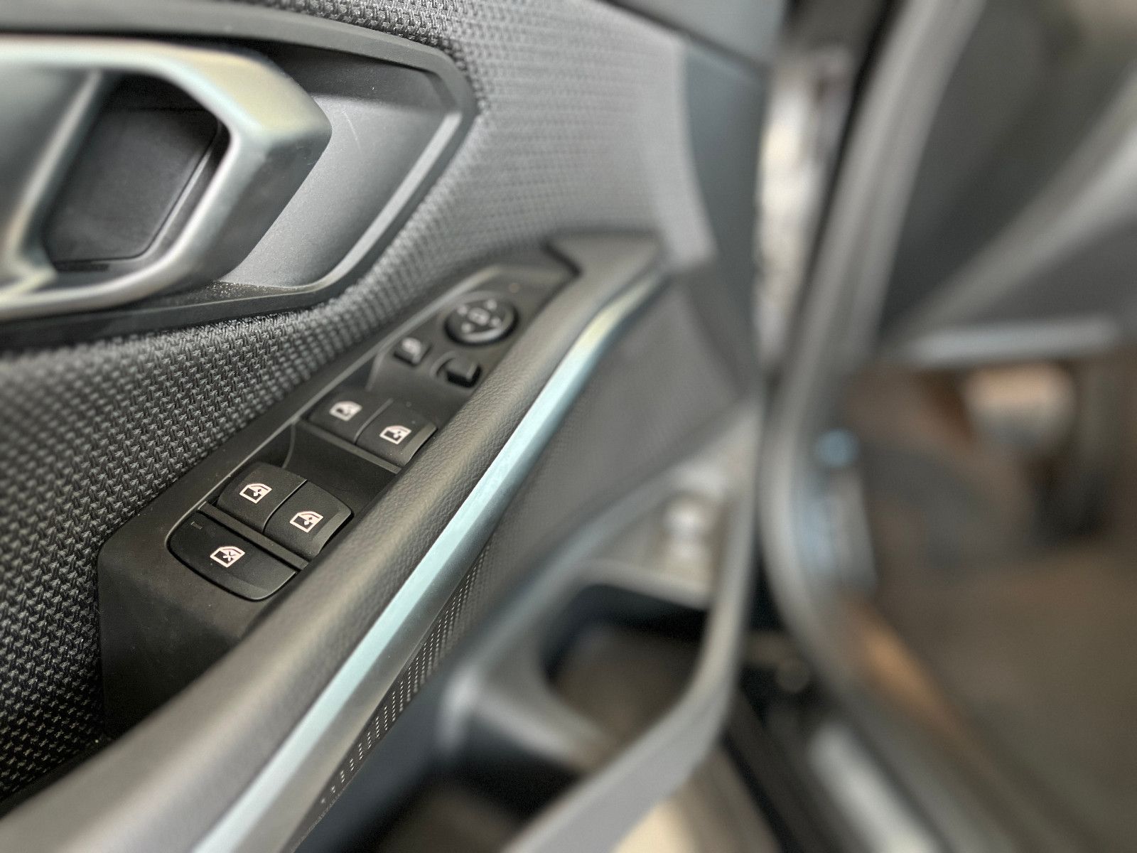 BMW 318i Tour LED Navi HiFi Sportlenkrad Shz Shadow foto 21