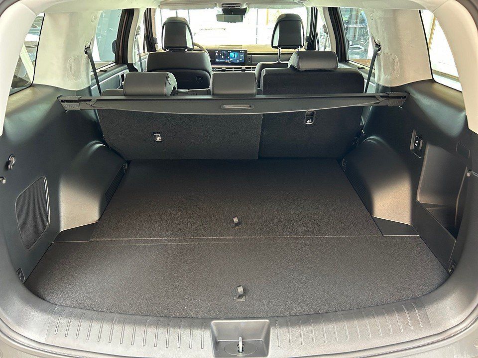 Fahrzeugabbildung Hyundai SANTA FE HEV MY25 1.6T 6AT 4WD 5SITZE INTRO PANO