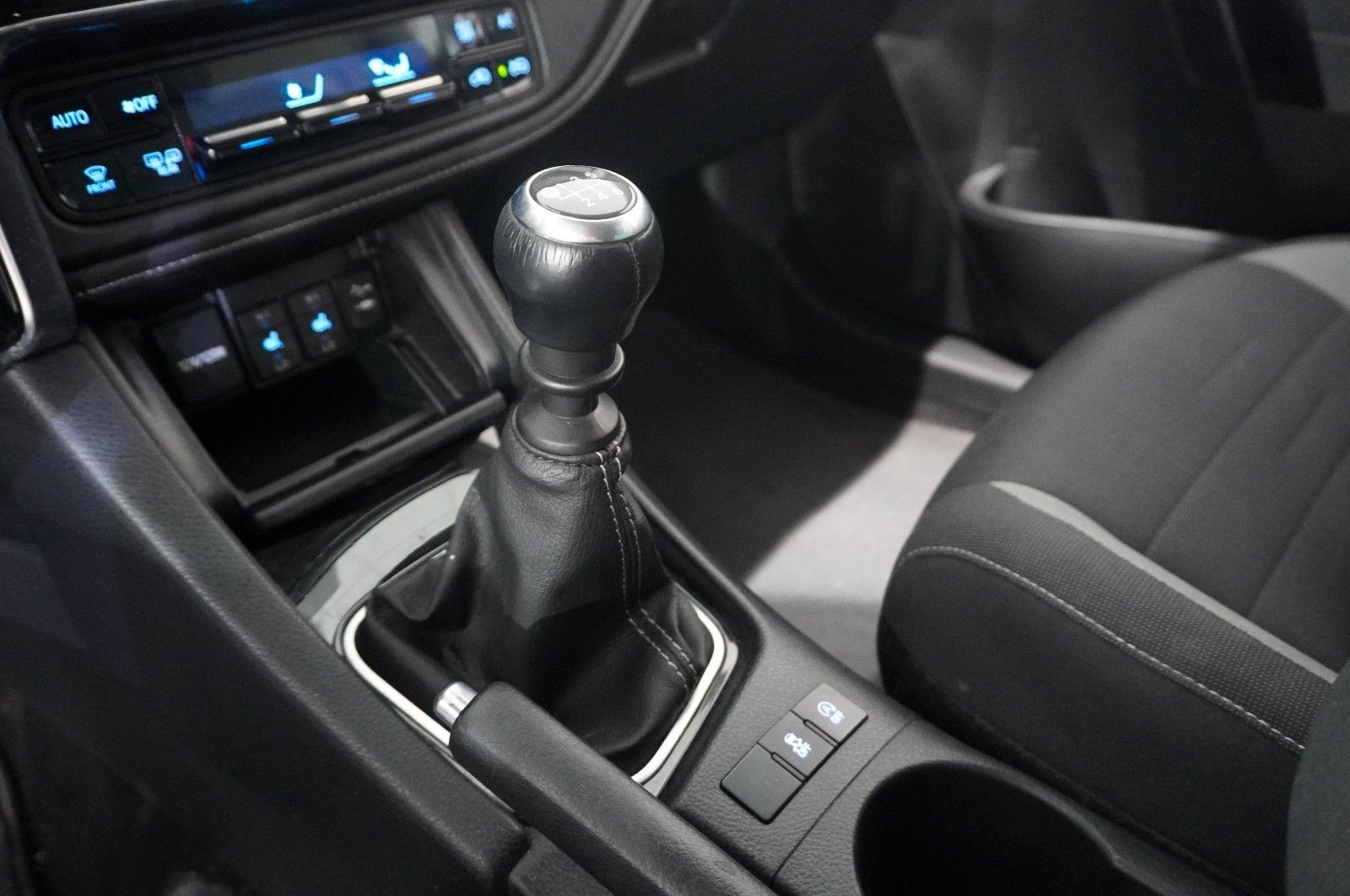 Fahrzeugabbildung Toyota Auris 1.2 LIM. DESIGN EDITION NAVI/LED/KAMERA/SH