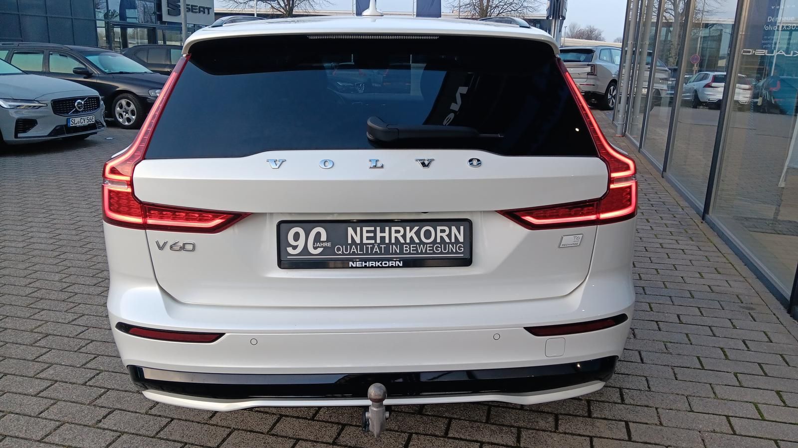 Fahrzeugabbildung Volvo V60 T6 Recharge AWD Plus Dark