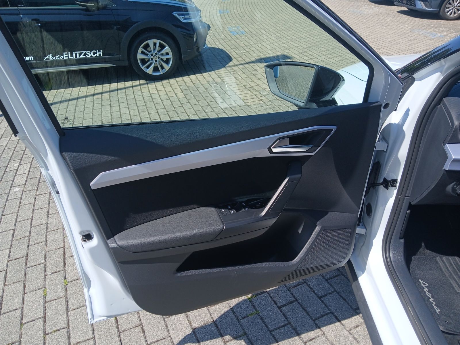Fahrzeugabbildung SEAT Arona TSI FR-Line LED AID GRA PDC SH LM