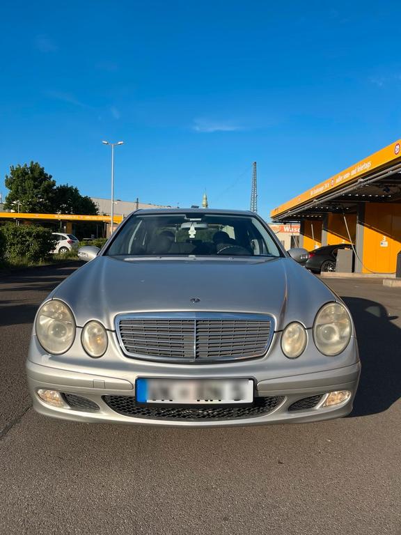 Mercedes-Benz E 220