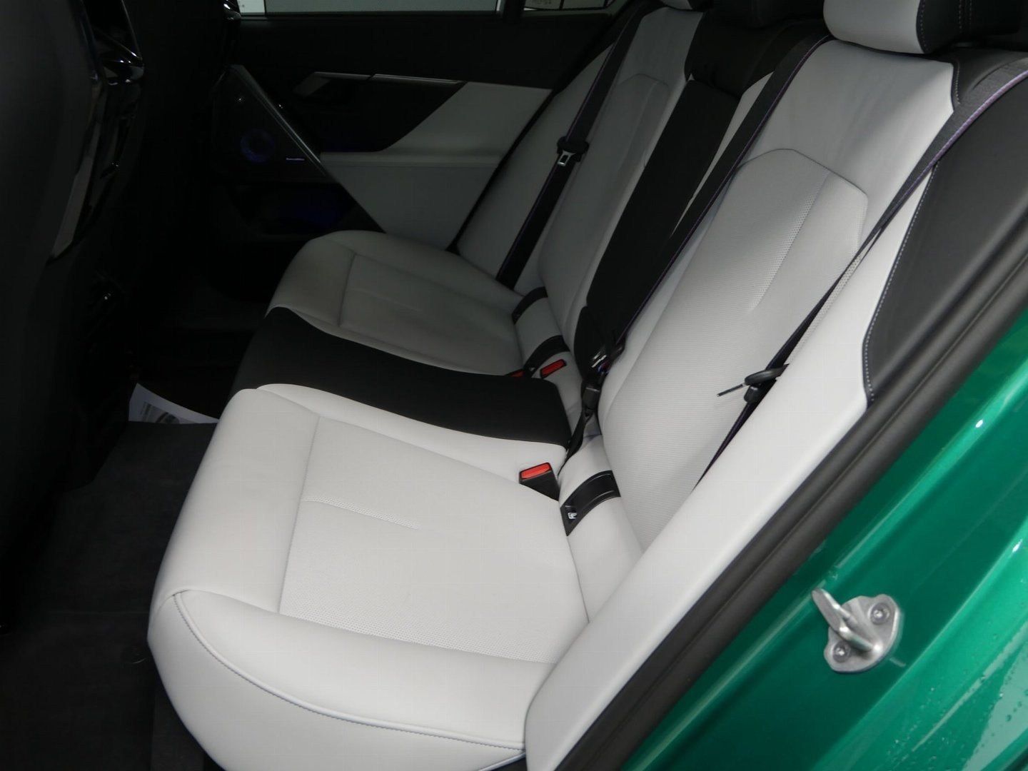 Fahrzeugabbildung BMW M5 Limousine |Sitzbelüftung vorne |Lenkradheizun